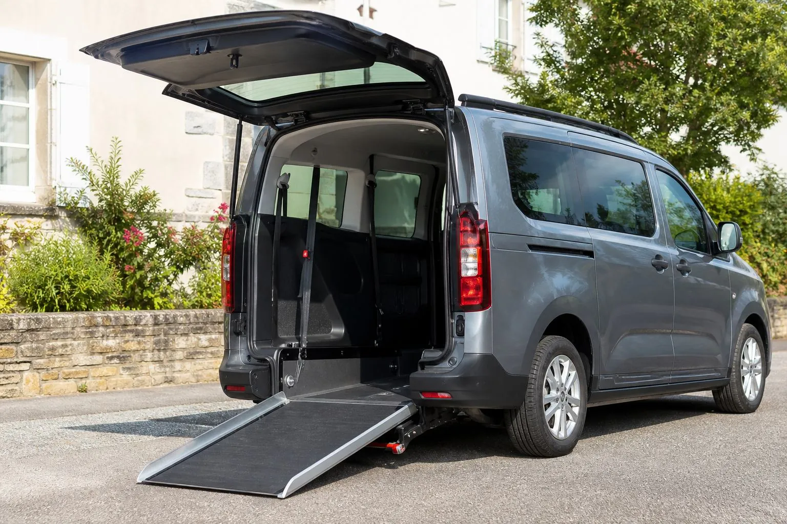 Illustration éditoriale : Estimer une voiture aménagée PMR